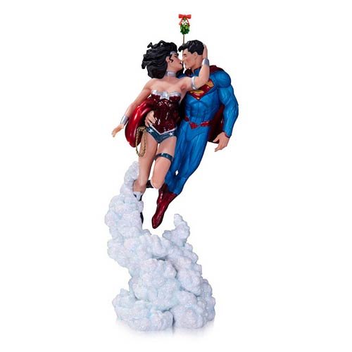Superman and Wonder Woman Holiday Kiss Mini Statue