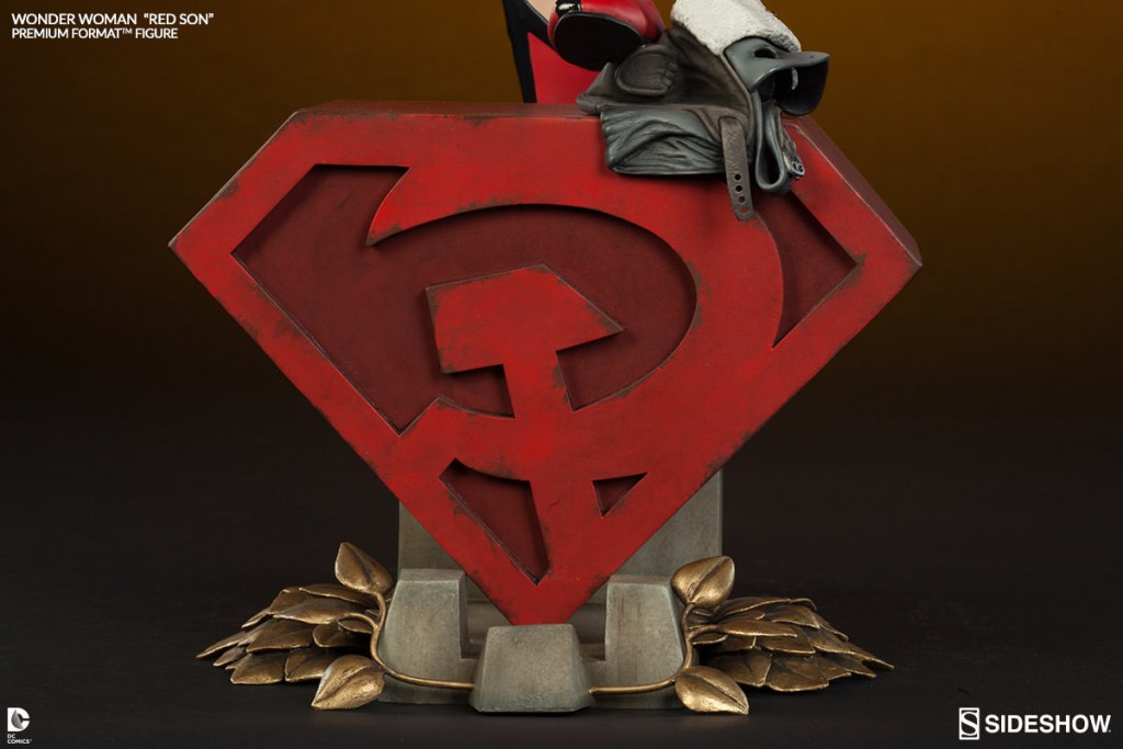 red son wonder woman statue