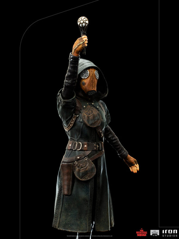 Ratcatcher II BDS Art Scale 1:10 Statue from DC Comics and Iron Studios. A statue of a character in a steampunk outfit holding up a spherical gadget against a black background.