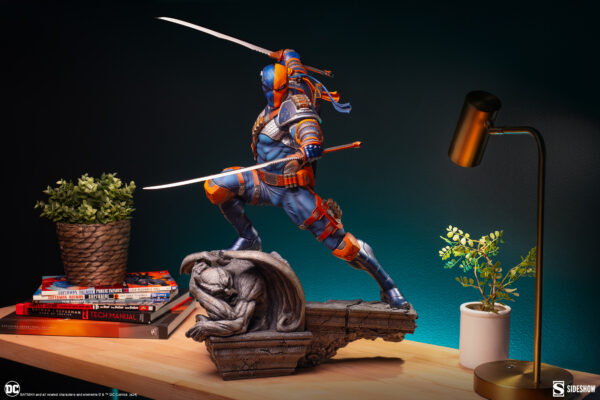 DC Comics Deathstroke Premium Format™ Figure from Sideshow Collectibles