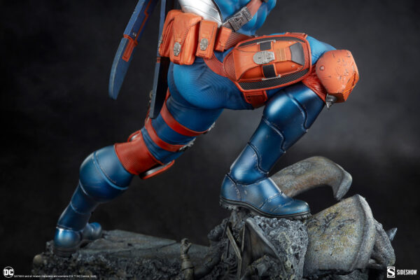 DC Comics Deathstroke Premium Format™ Figure from Sideshow Collectibles