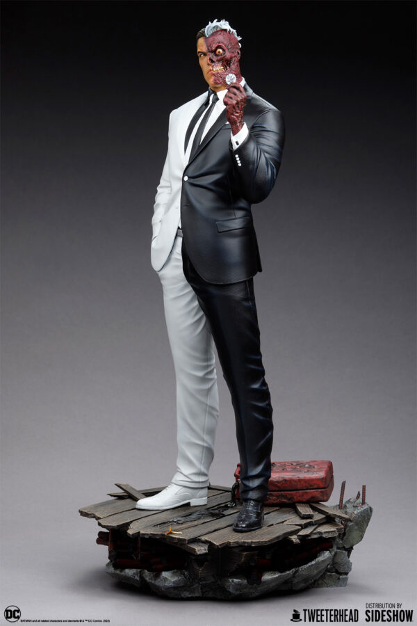 DC Comics Two-Face Quarter Scale Maquette from Tweeterhead (2024)