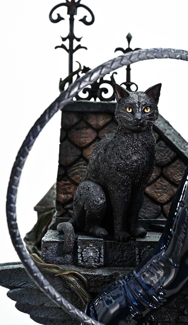 Batman: Hush Catwoman Real Elite Masterline 1:3 Scale DX Bonus Statue - Image 23
